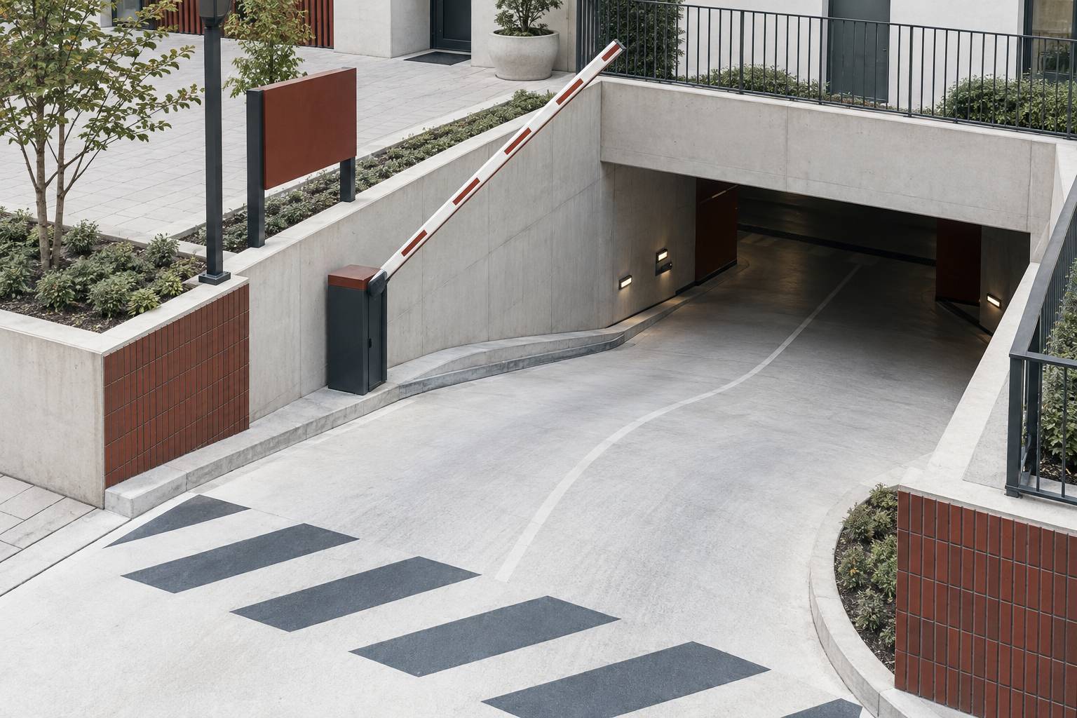 Entree de parking souterrain avec barriere levee et marquages au sol